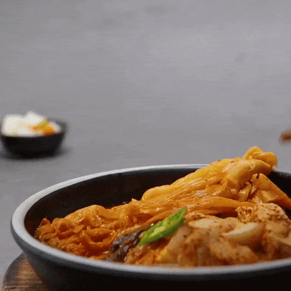 [신사강] 김치찜 1.3kgㅣ제주 흑돼지고기와 포기김치가 통째로