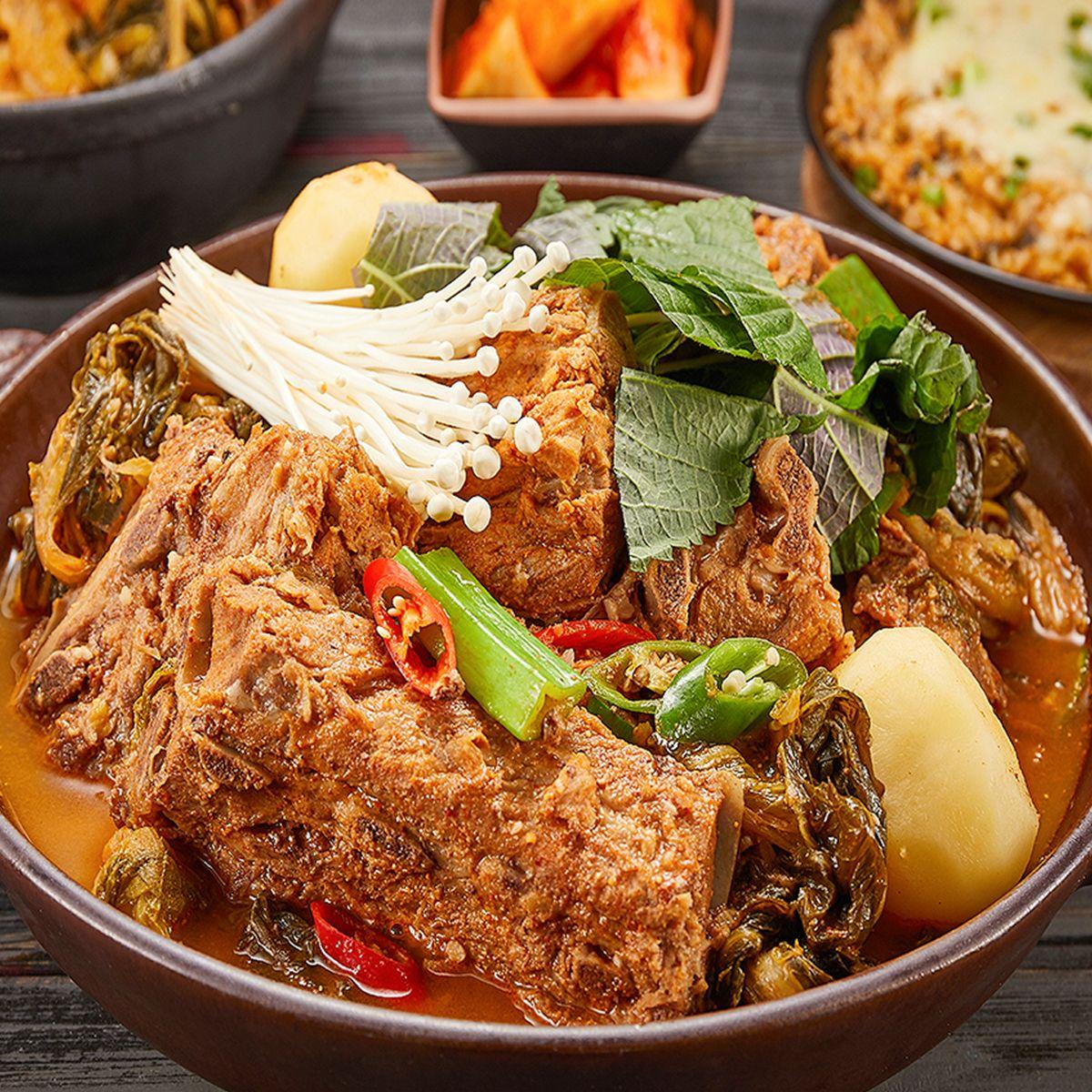 [더다정] 통뼈 감자탕 1kg 2팩ㅣ국내산 우거지 듬뿍