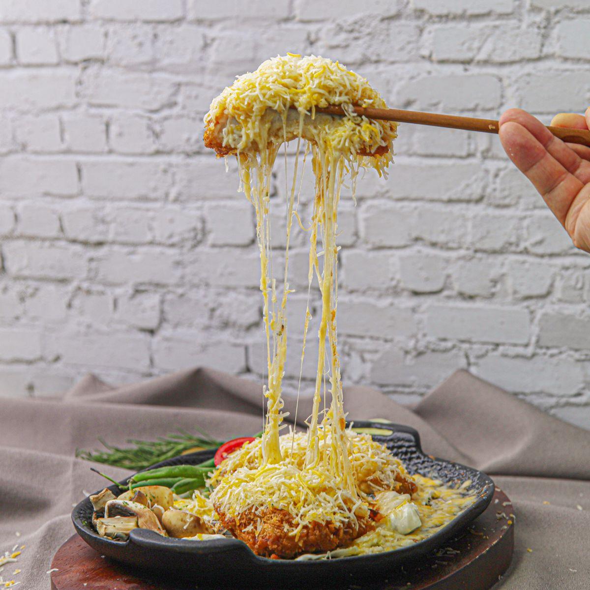 [부엉이돈가스] 눈꽃 치즈돈가스 200g(100g x 2개입)ㅣ순수자연산 치즈가 가득